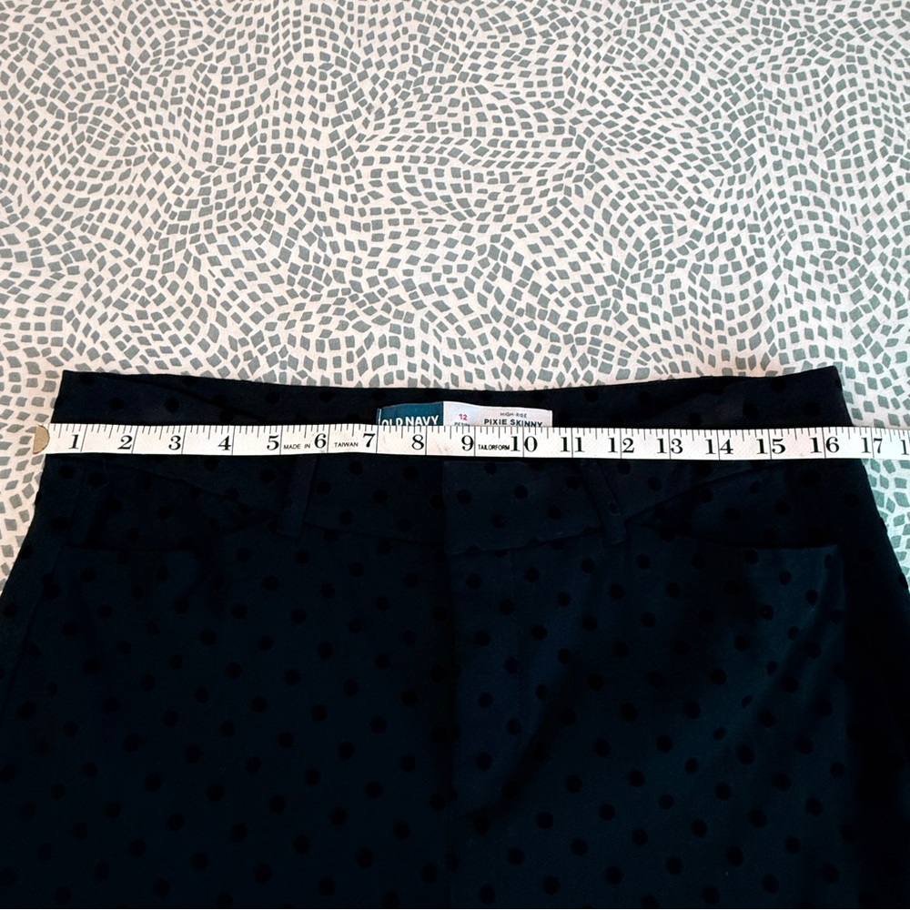 Old Navy | Black Dot‎ Pixie Skinny Pants, High Rise - Picture 4 of 7